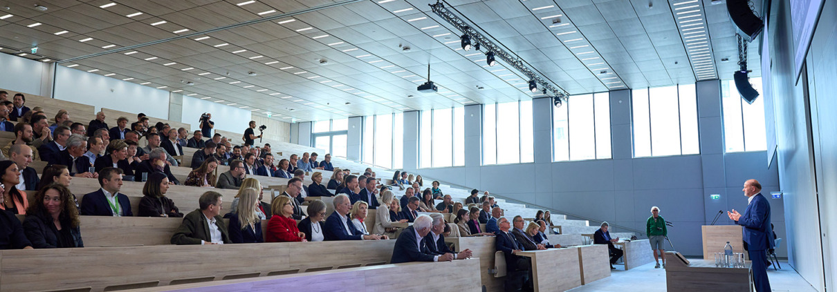 Feier zur Fertigstellung des neuen Center for Translational Medicine