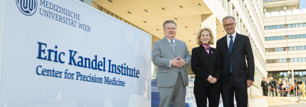 Michael Ludwig (Bürgermeister der Stadt Wien), Eva-Maria Holzleitner (Bundesministerin für Frauen, Wissenschaft und Forschung) und Markus Müller (Rektor der Medizinischen Universität Wien)