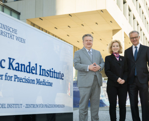 Michael Ludwig (Bürgermeister der Stadt Wien), Eva-Maria Holzleitner (Bundesministerin für Frauen, Wissenschaft und Forschung) und Markus Müller (Rektor der Medizinischen Universität Wien)