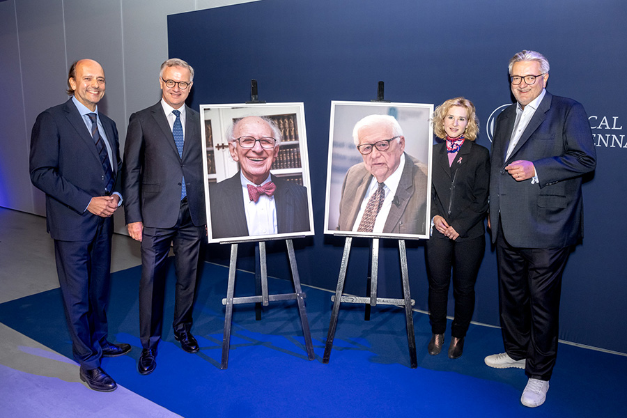 Stefan Gara (Abgeordneter zum Wiener Gemeinderat und Landtag, Sprecher für Digitalisierung, Energie, Forschung, Klimaschutz, Wissenschaft), Markus Müller (Rektor der Medizinischen Universität Wien), Eva-Maria Holzleitner (Bundesministerin für Frauen, Wissenschaft und Forschung) und Peter Hacker (Amtsführender Wiener Stadtrat für Soziales, Gesundheit und Sport)