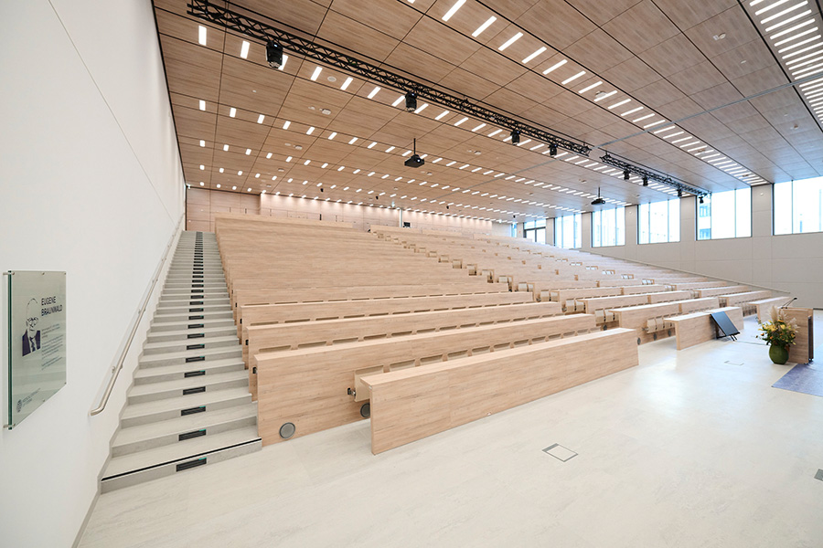 Innenbereich des Hörsaals im Center for Translational Medicine (Eugene Braunwald-Auditorium)